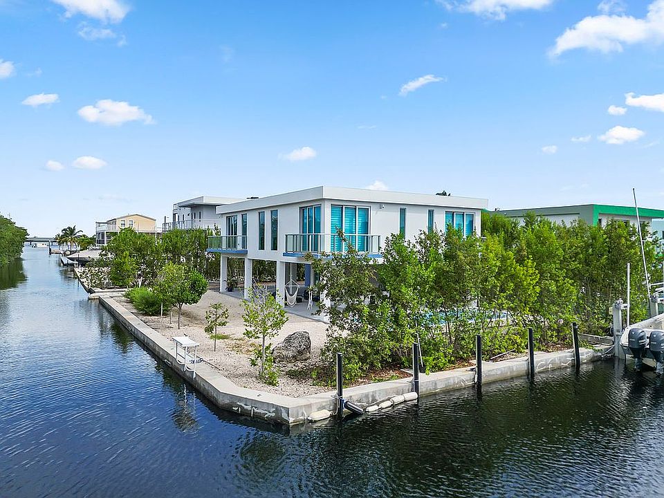 Waterfront exterior of 474 Bahia Honda Road in Key Largo